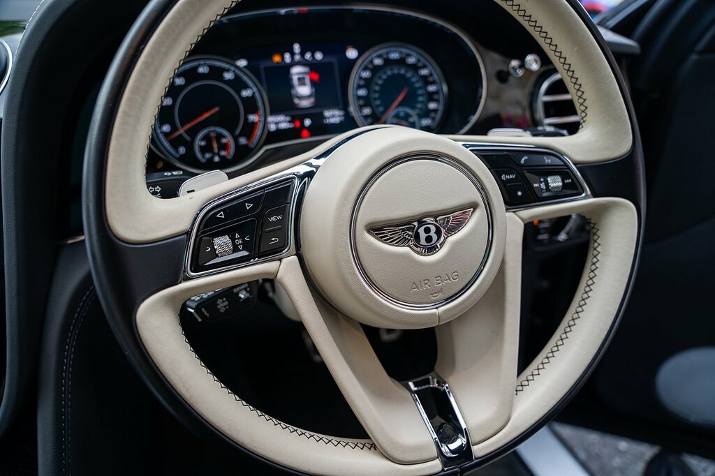 Bentley Bentayga Bentley Bentayga Estate 4.0 V8 Mulliner Driving Sp White #70