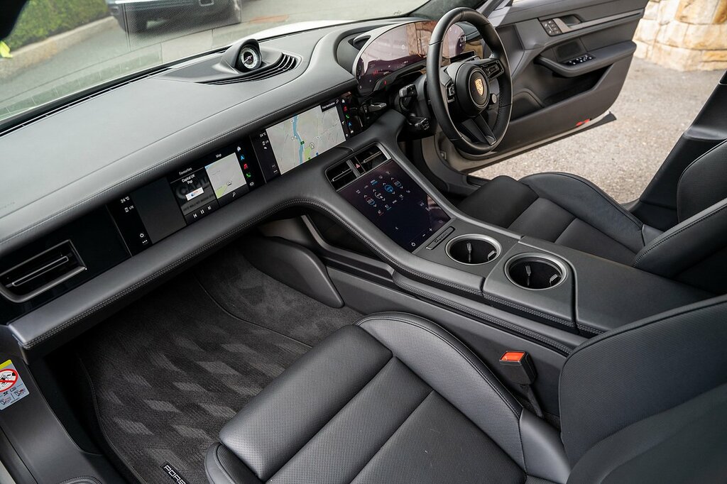 Porsche Taycan Taycan Turbo S Cross Turismo Black #67