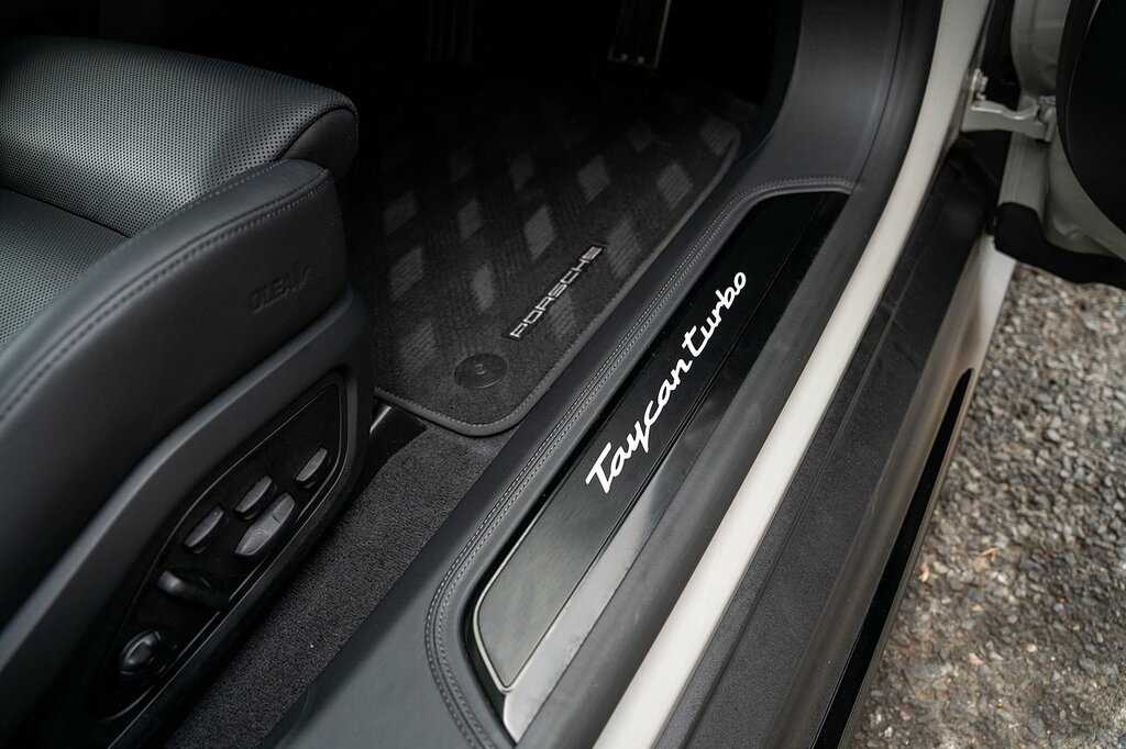 Porsche Taycan Taycan Turbo S Cross Turismo Black #45
