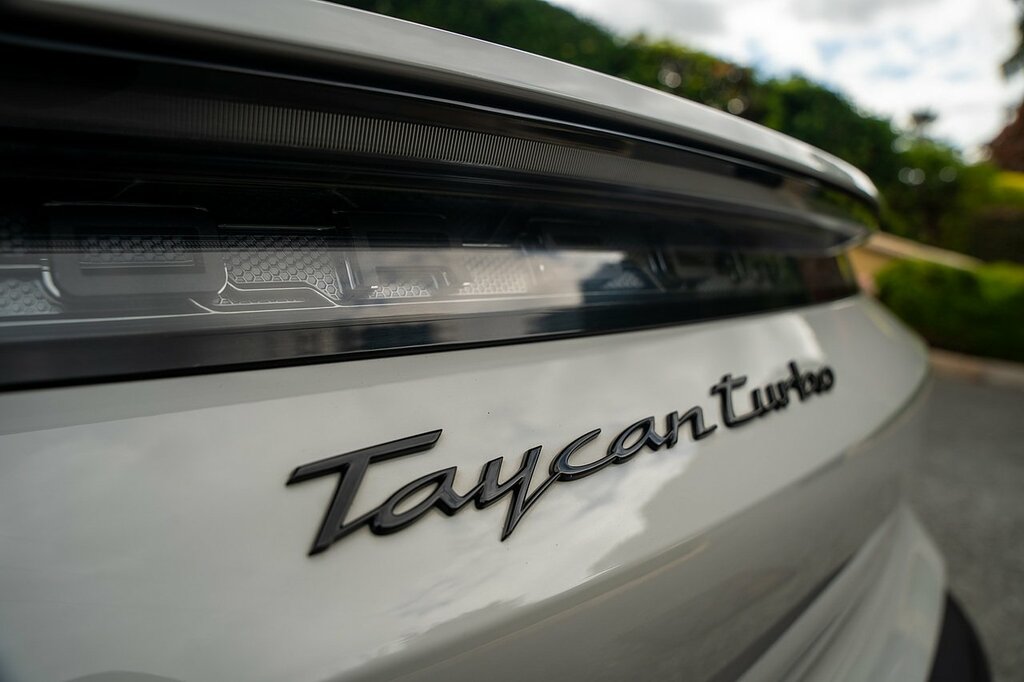 Porsche Taycan Taycan Turbo S Cross Turismo Black #13
