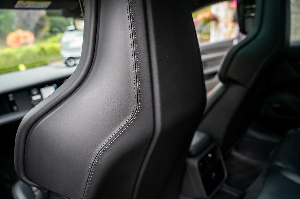 Porsche Taycan Taycan Turbo S Cross Turismo Black #77