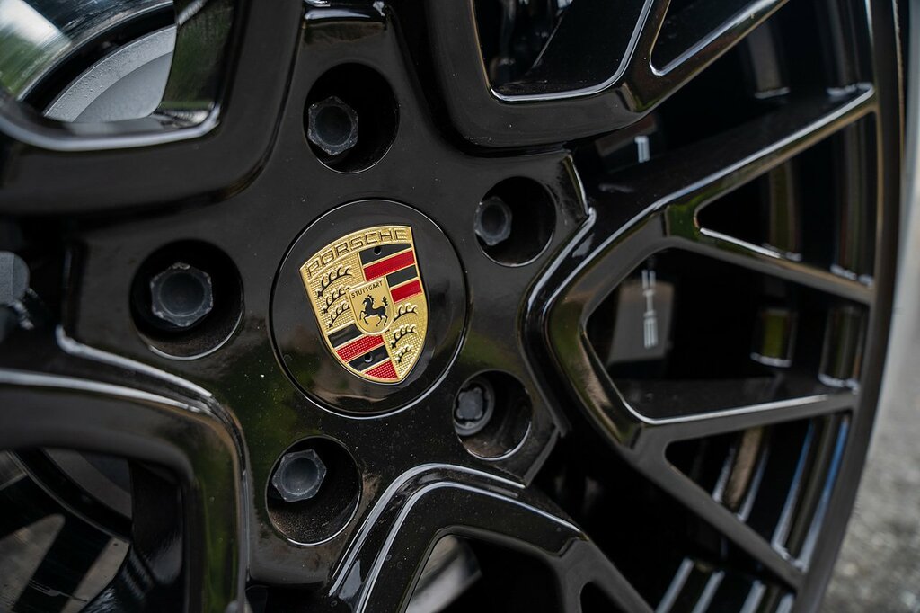 Porsche Taycan Performance Plus 93.4Kwh Turbo Saloon Grey #5