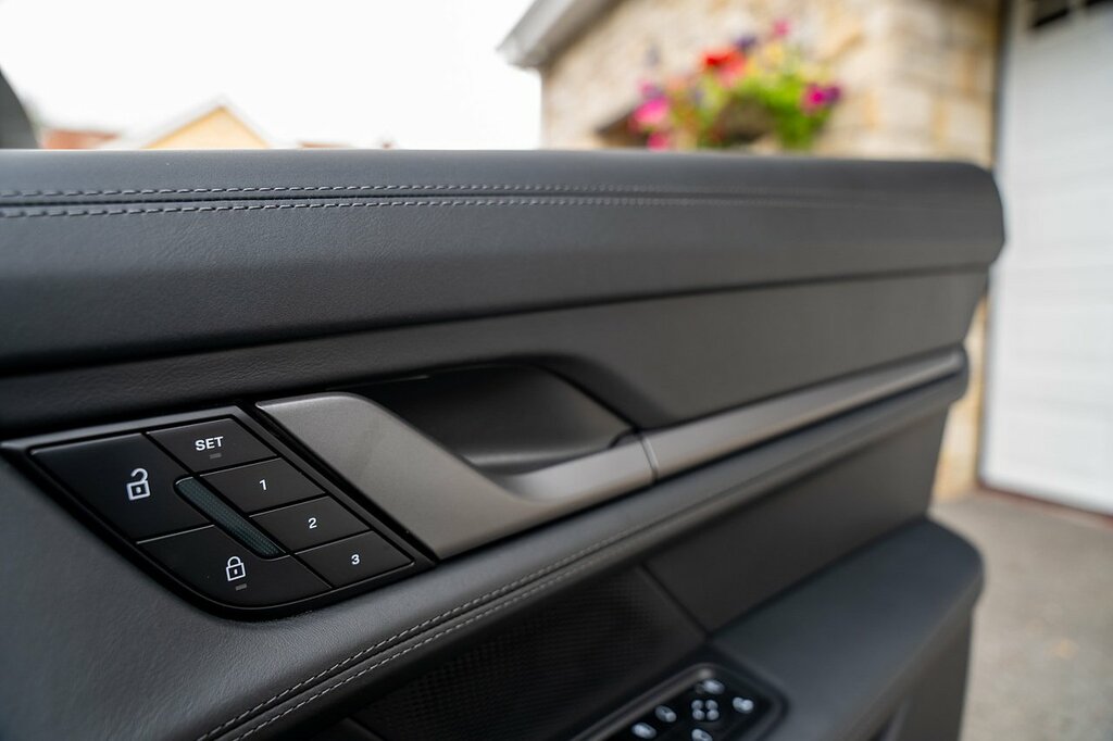 Porsche Taycan Taycan Turbo S Cross Turismo Black #59