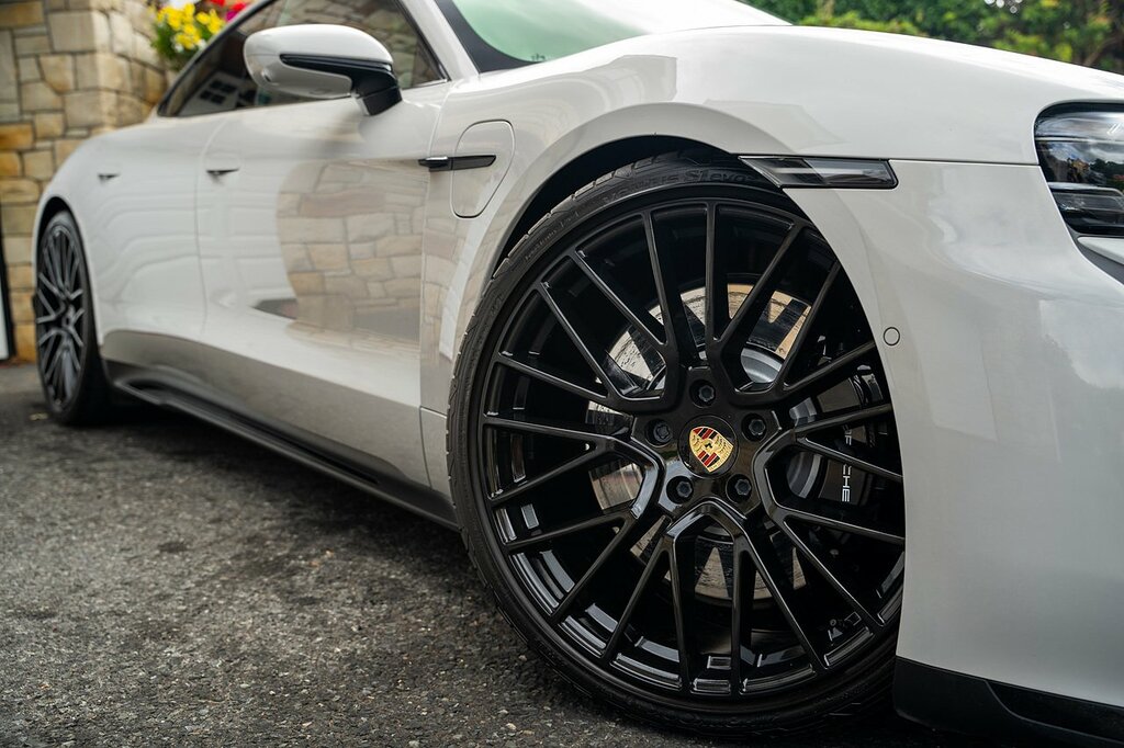Porsche Taycan Taycan Turbo S Cross Turismo Black #27