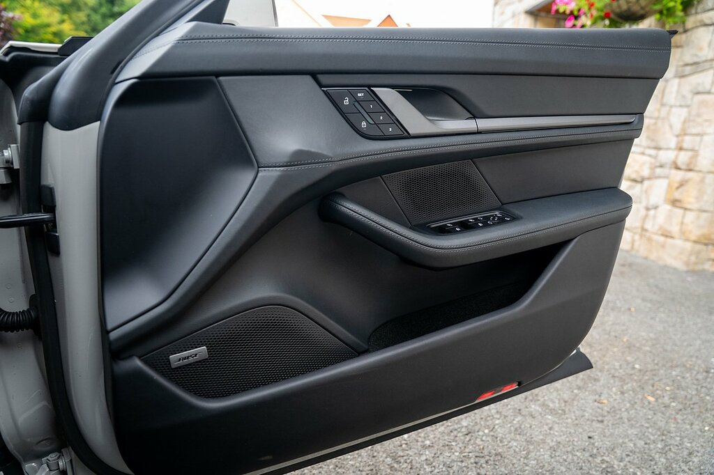 Porsche Taycan Taycan Turbo S Cross Turismo Black #57