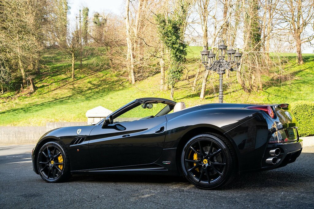 Ferrari California Convertible 4.3 12 Stamp Ferrari History - Fresh S Red #94
