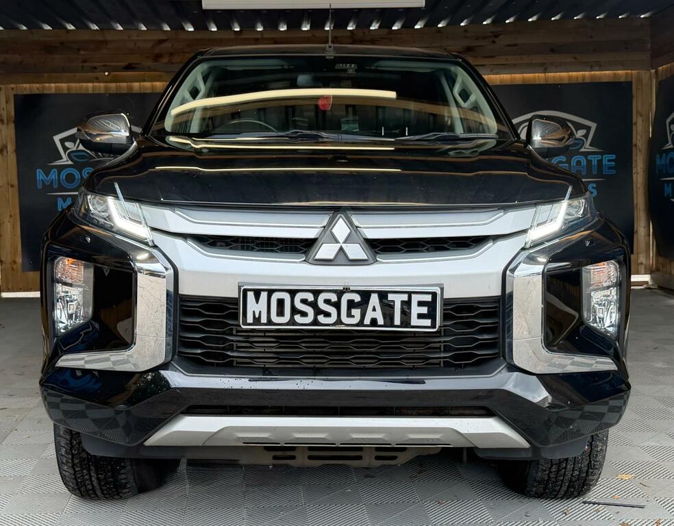 Mitsubishi L200 2.2 Di-d Dc Barbarian 4Wd Euro 6 Ss Black #3