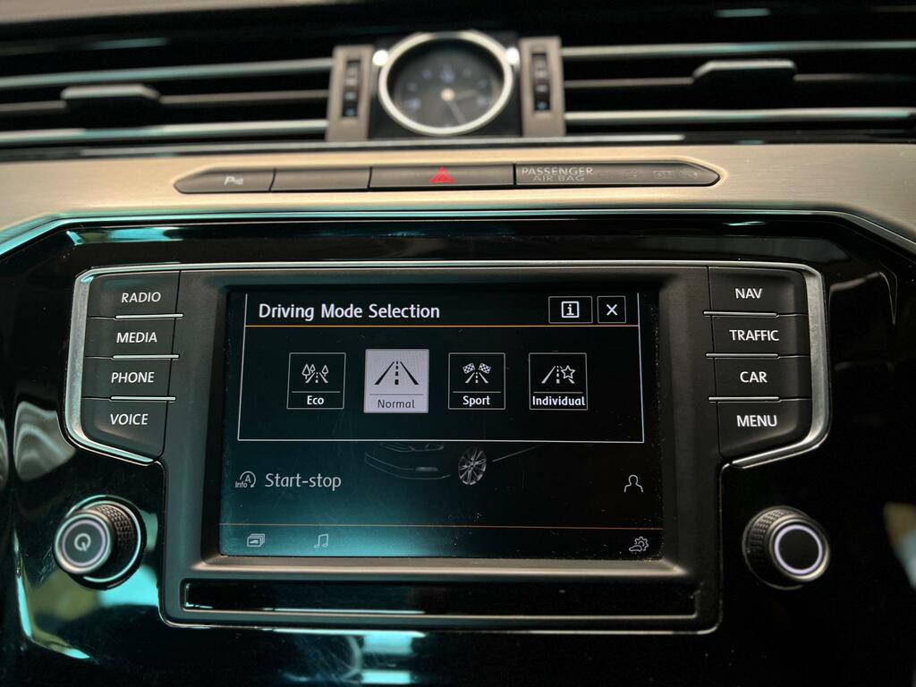 Volkswagen Passat 2.0 Tdi Bluemotion Tech Se Business Estate Die Black #23