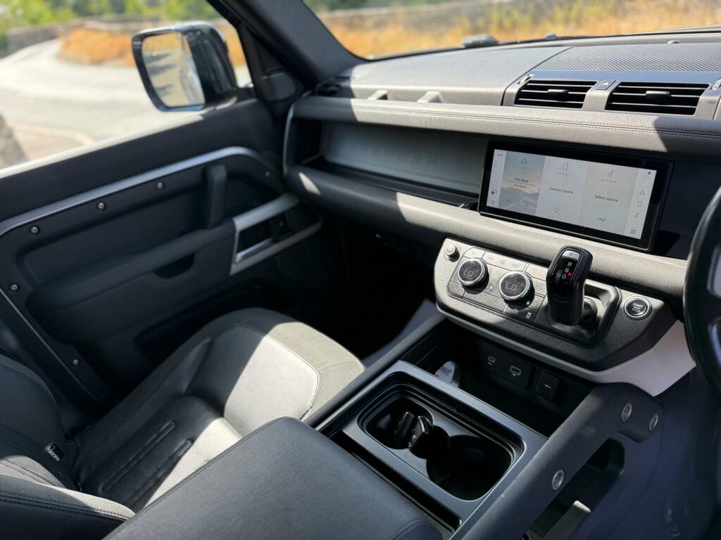 Land Rover Defender 110 Suv 2.0 Sd4 Hse 4Wd Euro 6 Ss 202070 Black #13
