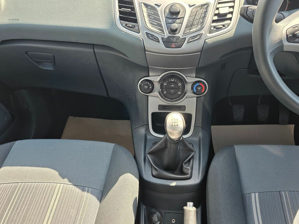 Ford Fiesta 1.25 Style Hatchback 133 G Km Black #2