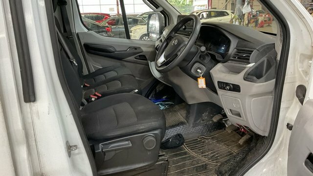 Maxus Deliver 9 Manual White #5