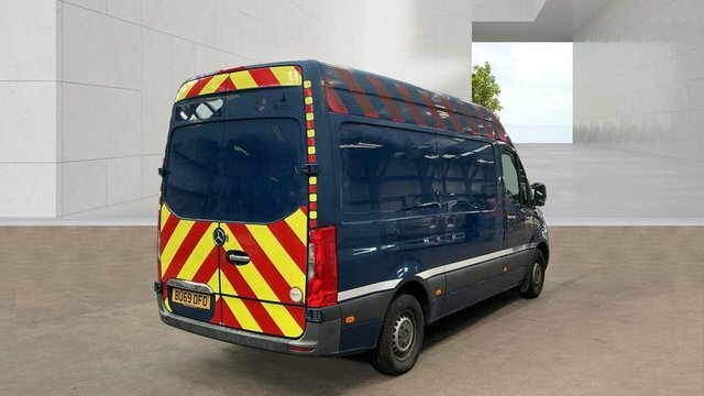 Mercedes-Benz Sprinter Manual Blue #4