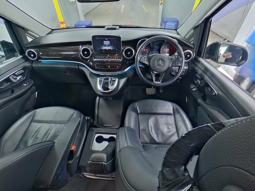 Mercedes-Benz V Class V 220 D Avantgarde L #2