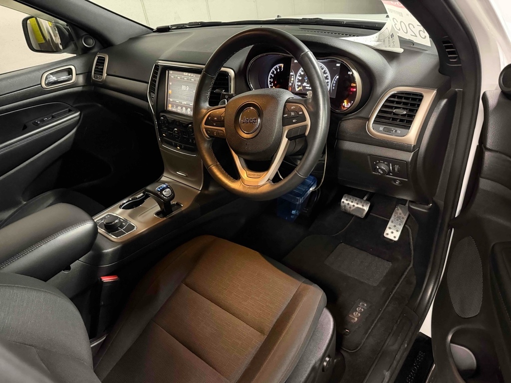 Jeep Grand Cherokee Laredo 3.6 #6