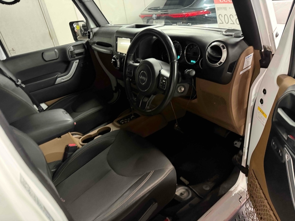Jeep Wrangler V6 Sahara Unlimited  #6