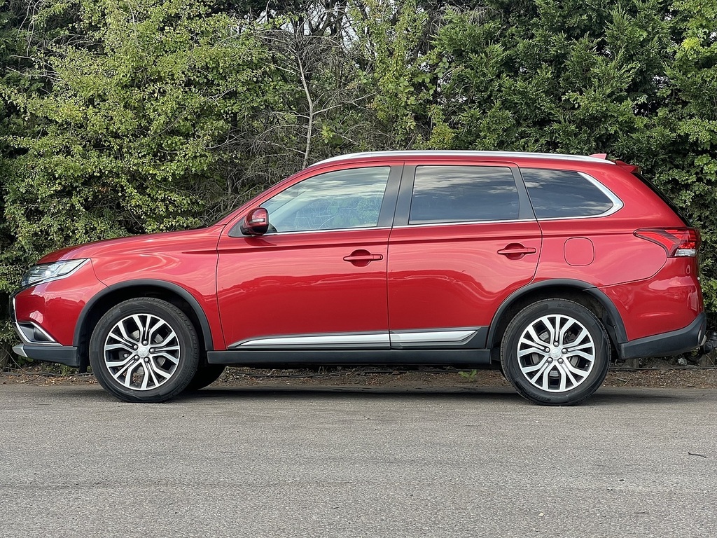 Mitsubishi Outlander Di-d 3 Red #5