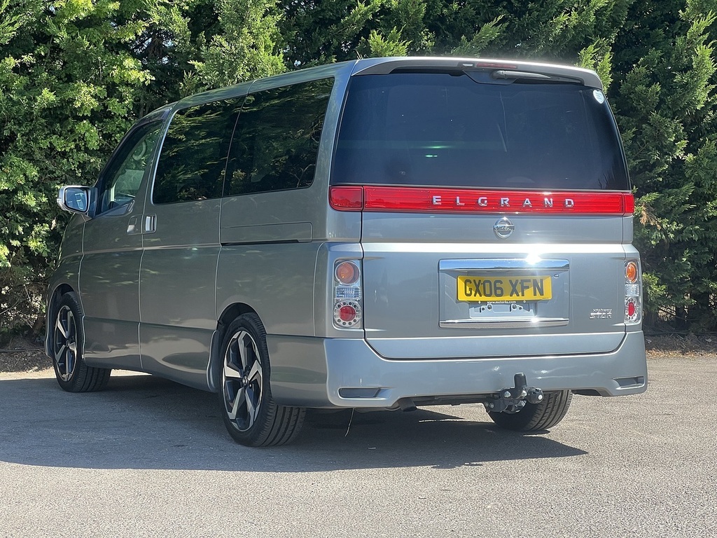 Nissan Elgrand Mpv Silver #6