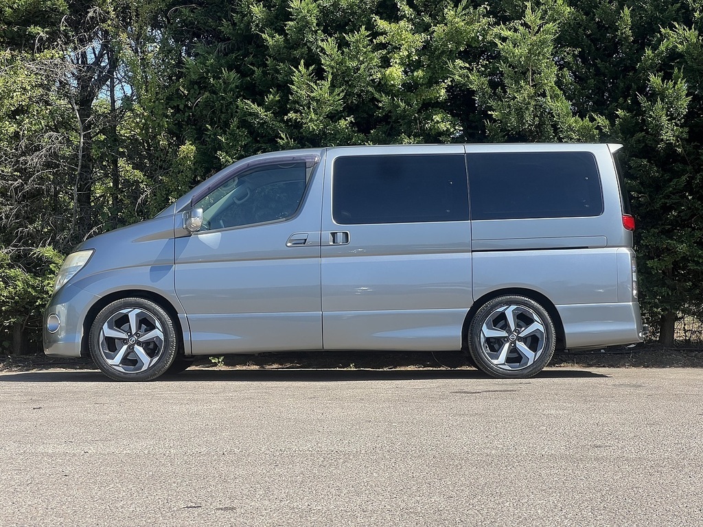 Nissan Elgrand Mpv Silver #5