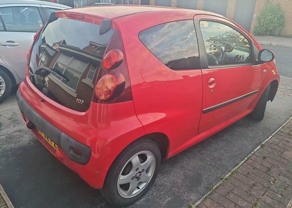 Peugeot 107 1L Allure Red #3