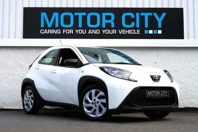 Toyota Aygo X 1.0 Vvt-i Pure Hatchback X-shift Euro 6 White