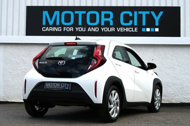 Toyota Aygo X 1.0 Vvt-i Pure Hatchback X-shift Euro 6 White #3