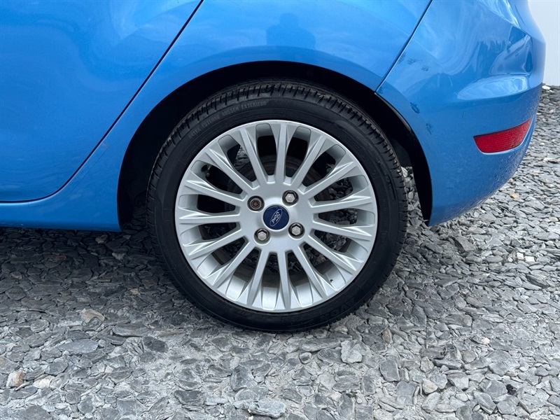 Ford Fiesta 1.6 Titanium Hatchback 132 Gkm Blue #6