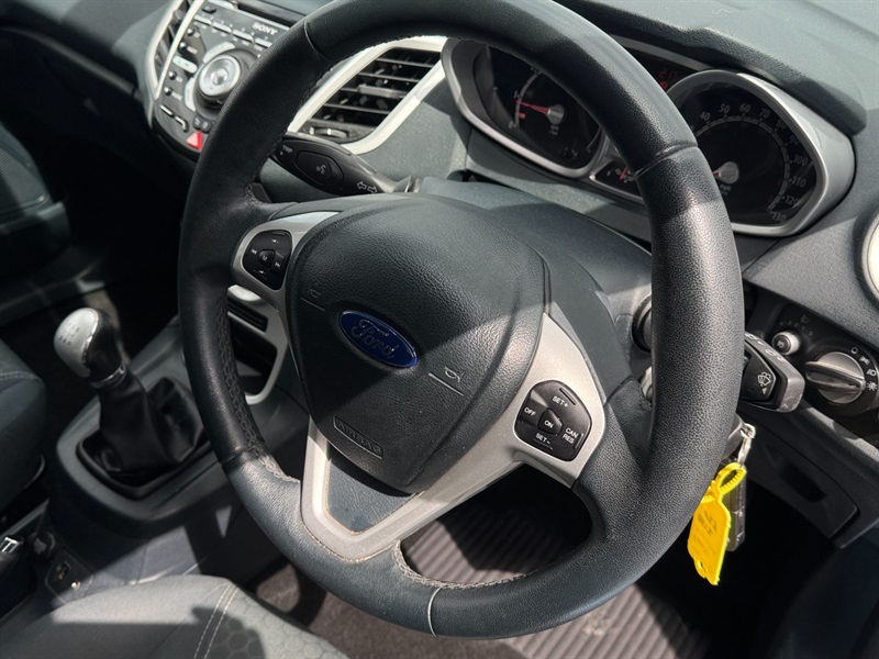 Ford Fiesta 1.25 Edge Hatchback 124 Gkm, 5 White #12