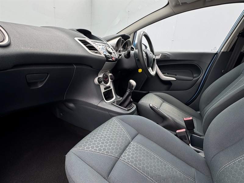 Ford Fiesta 1.25 Edge Hatchback 124 Gkm, 5 White #11