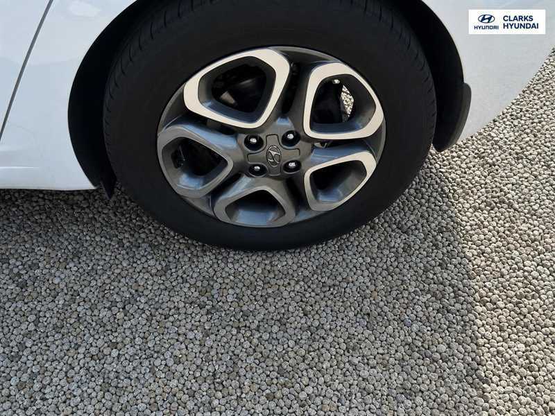 Hyundai I20 1.0 T-gdi Gpf Premium Se Nav Hatchback White #5