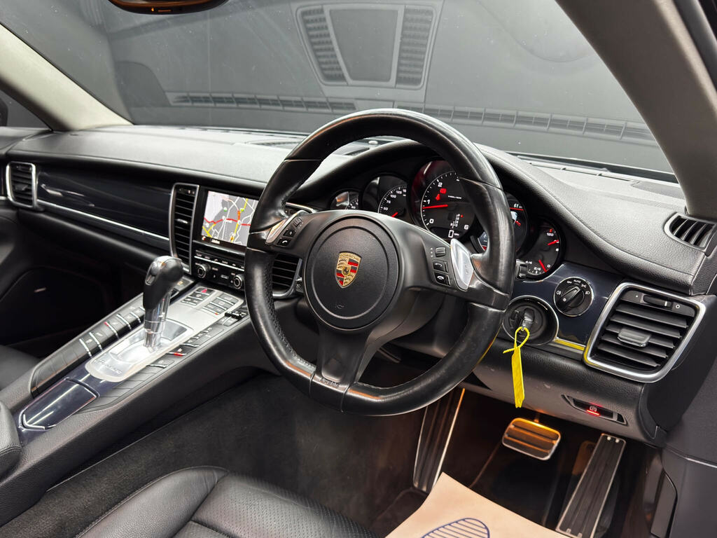 Porsche Panamera Platinum Edition D V6 Tiptronic 5-Door White #9
