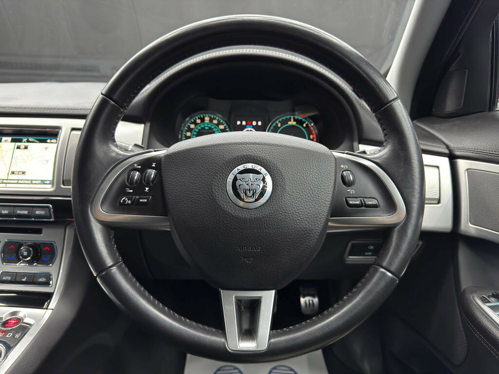 Jaguar XF 3.0 D V6 S Luxury 275 Bhp White #19