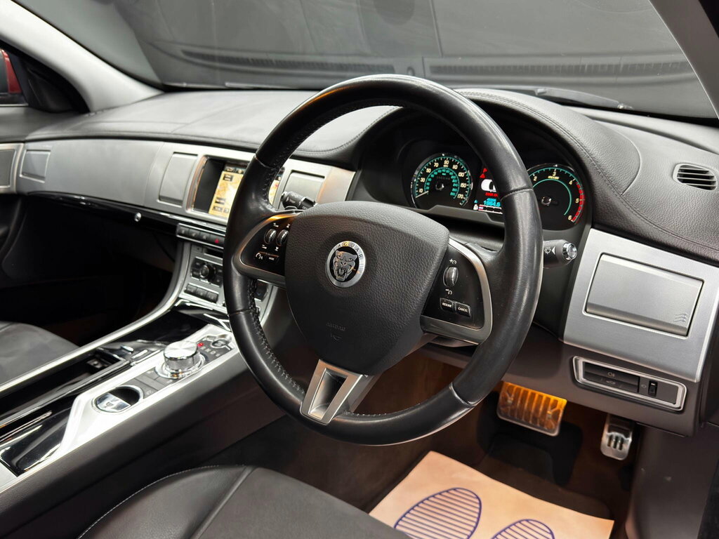 Jaguar XF 3.0 D V6 S Luxury 275 Bhp White #9