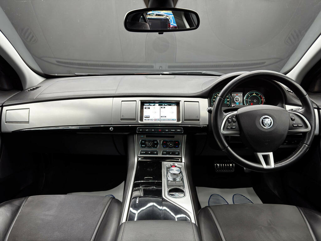 Jaguar XF 3.0 D V6 S Luxury 275 Bhp White #10