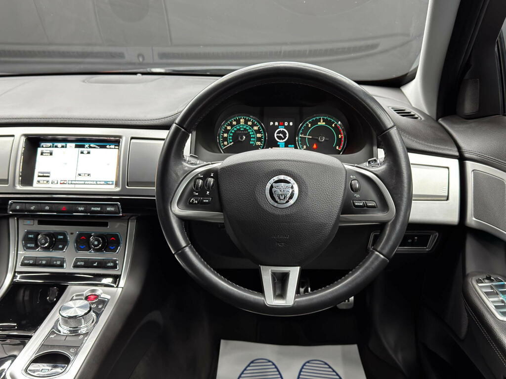 Jaguar XF 3.0 D V6 S Luxury 275 Bhp White #18