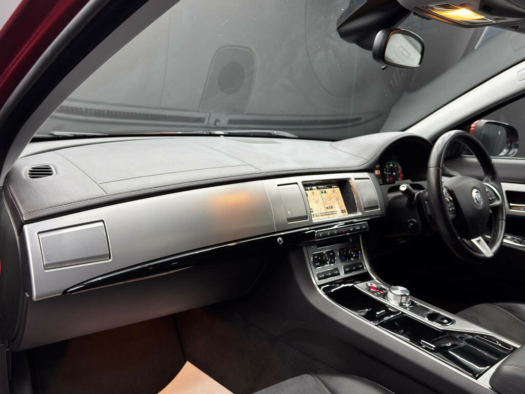 Jaguar XF 3.0 D V6 S Luxury 275 Bhp White #11