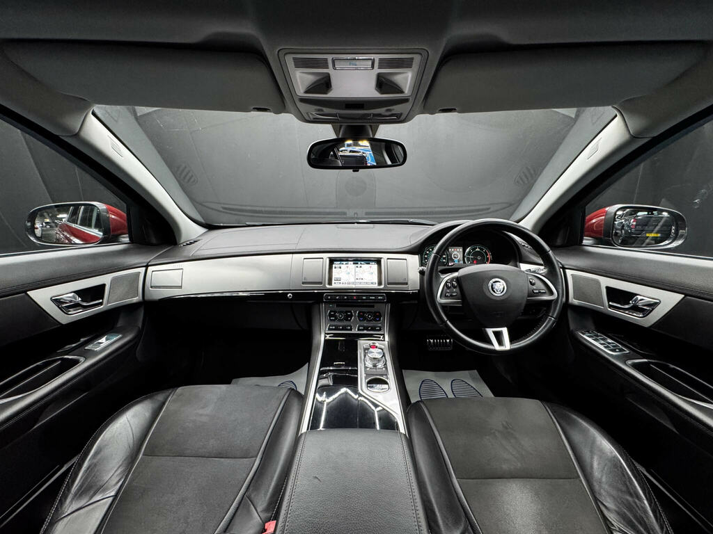 Jaguar XF 3.0 D V6 S Luxury 275 Bhp White #17