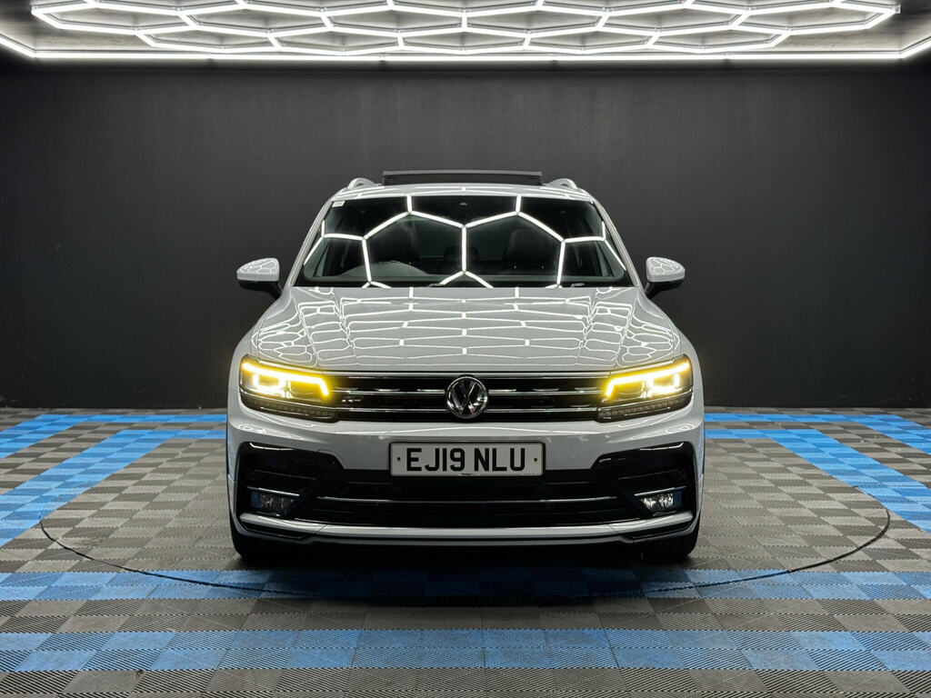 Volkswagen Tiguan 2.0 Tdi R-line Dsg Euro 6 Ss Silver #2