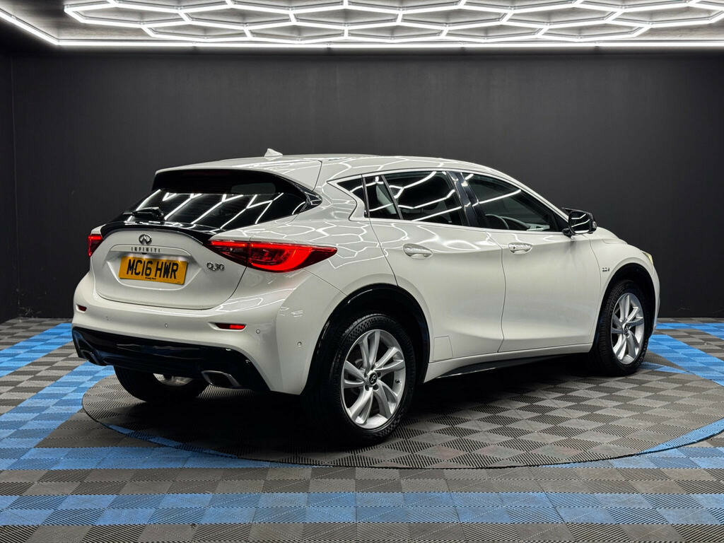 Infiniti Q30 2.2D Premium Dct Euro 6 Ss White #5