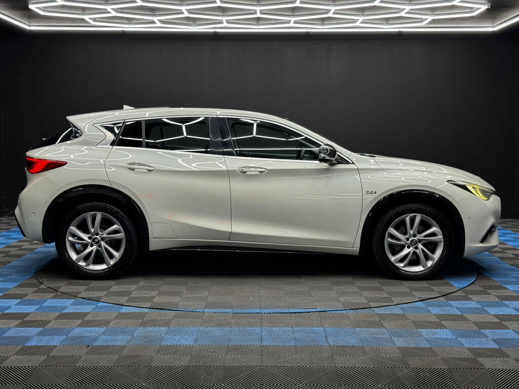 Infiniti Q30 2.2D Premium Dct Euro 6 Ss White #4