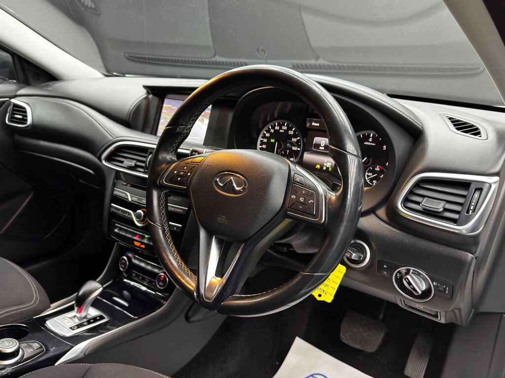 Infiniti Q30 1.5D City Black Edition 2016 Grey #9