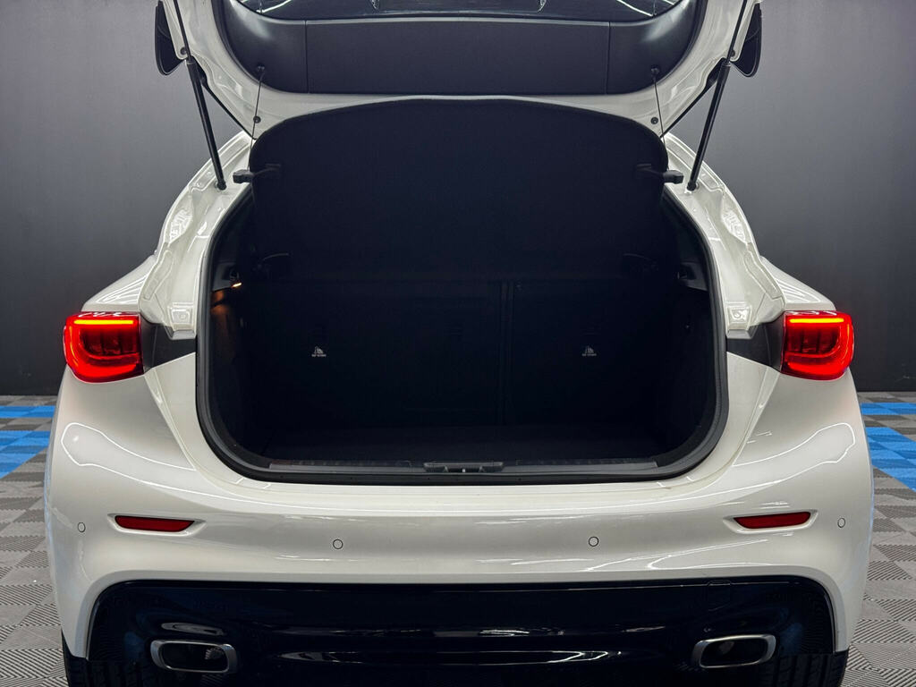 Infiniti Q30 1.5D City Black Edition 2016 Grey #36
