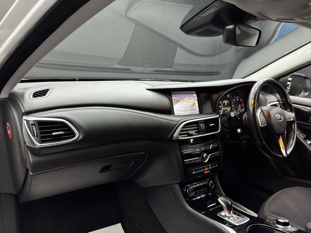 Infiniti Q30 1.5D City Black Edition 2016 Grey #11