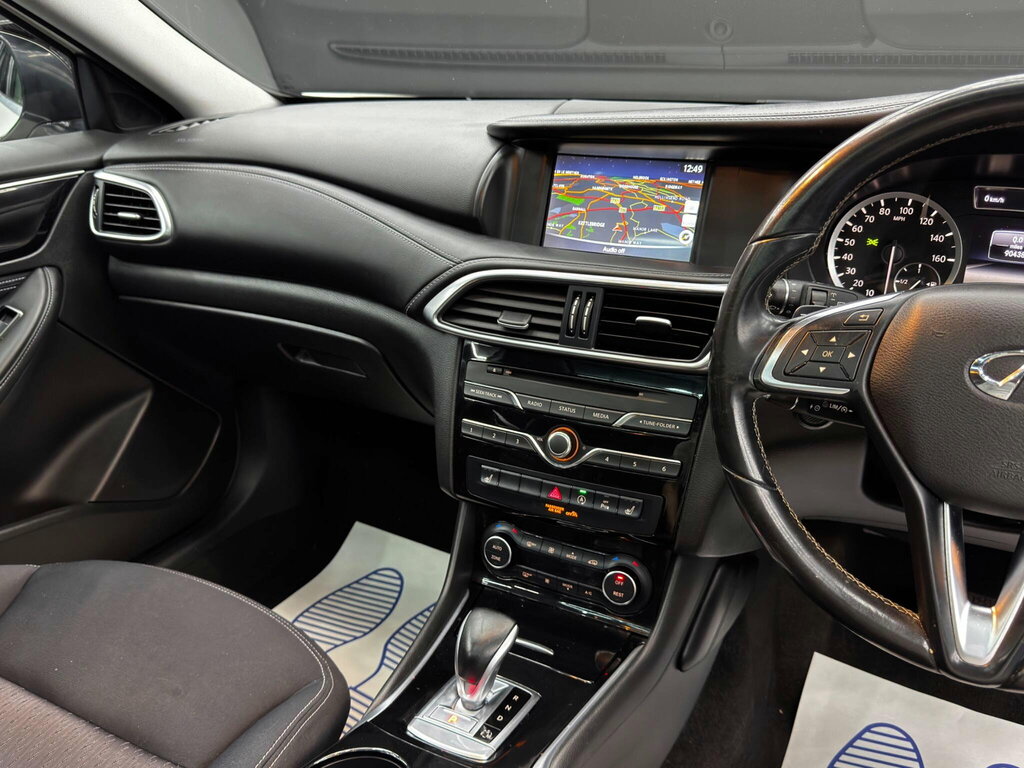 Infiniti Q30 1.5D City Black Edition 2016 Grey #23