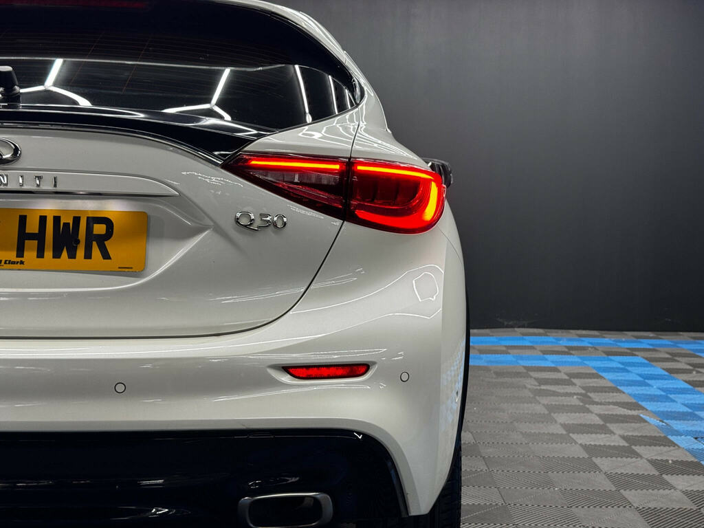 Infiniti Q30 1.5D City Black Edition 2016 Grey #40