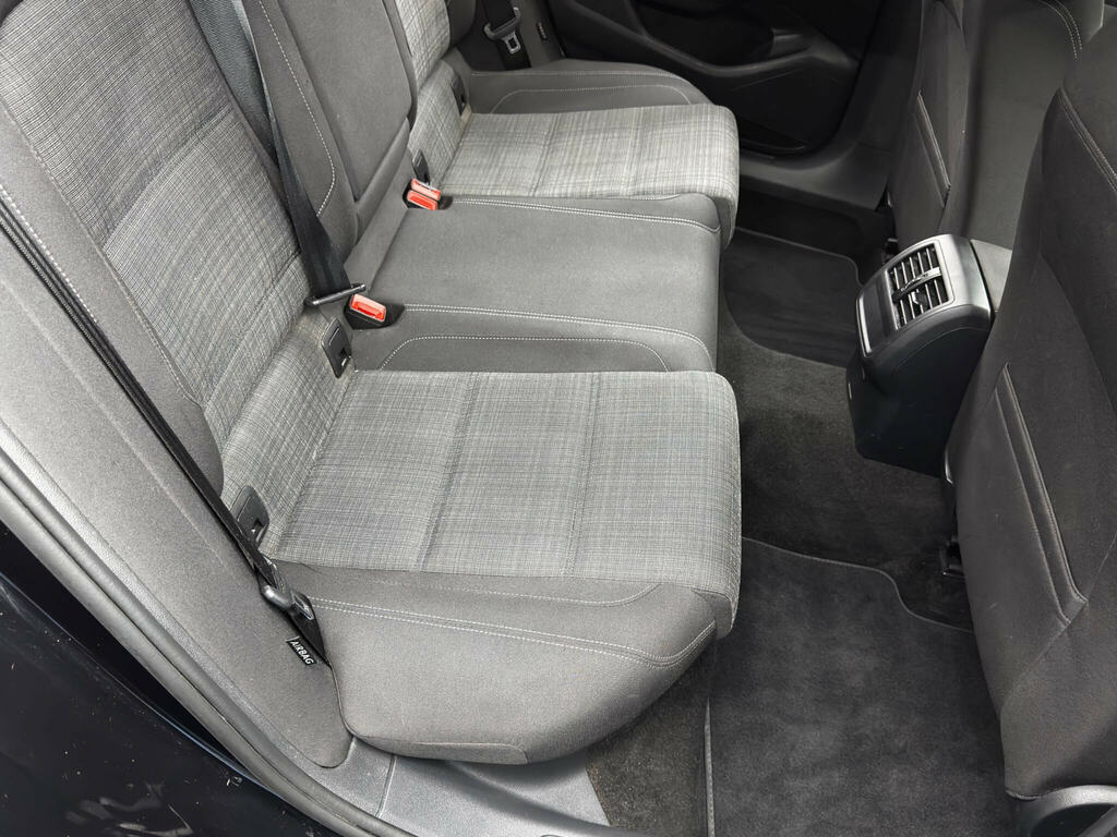 Volkswagen Passat Estate 2.0 Tdi Evo Scr R-line Dsg Silver #15