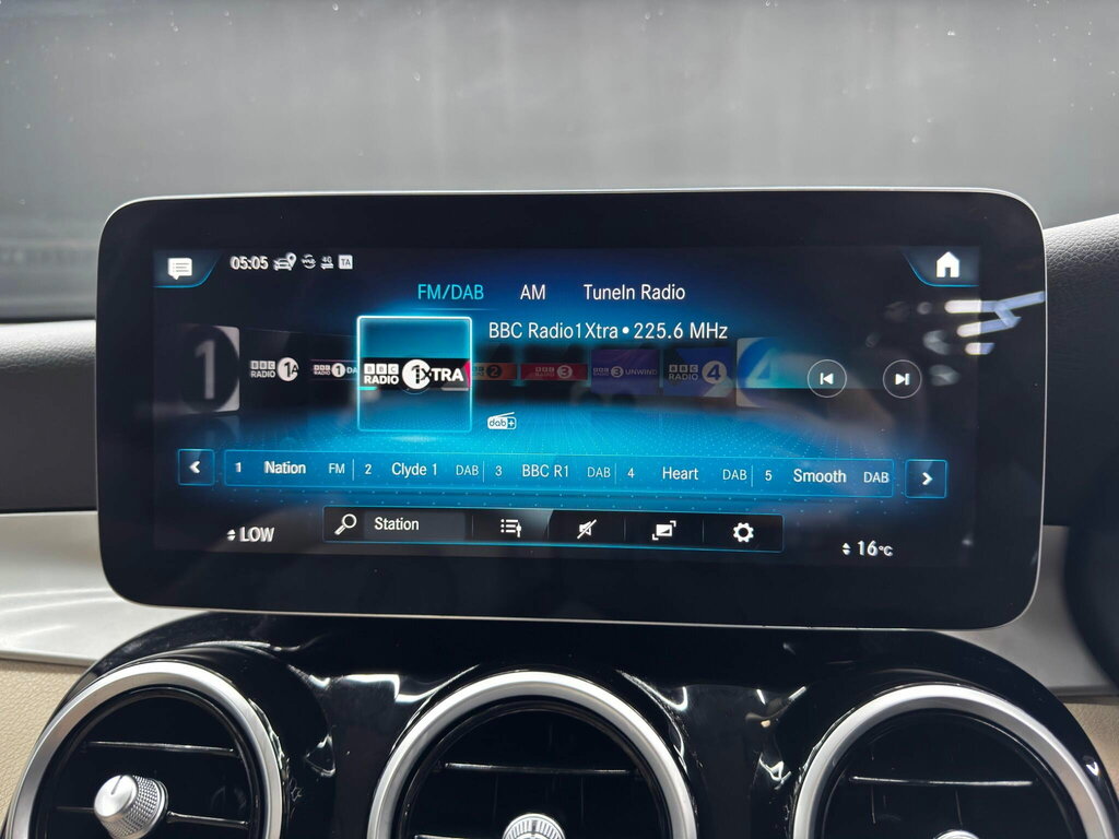 Mercedes-Benz GLC Class 2.0 Glc300 Mhev Amg Line Suv G Tronic P Silver #29