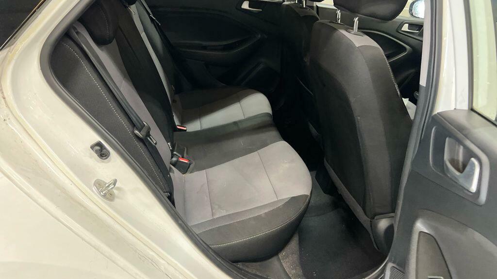Hyundai I20 1.2 Mpi Se 83 Bhp White #11