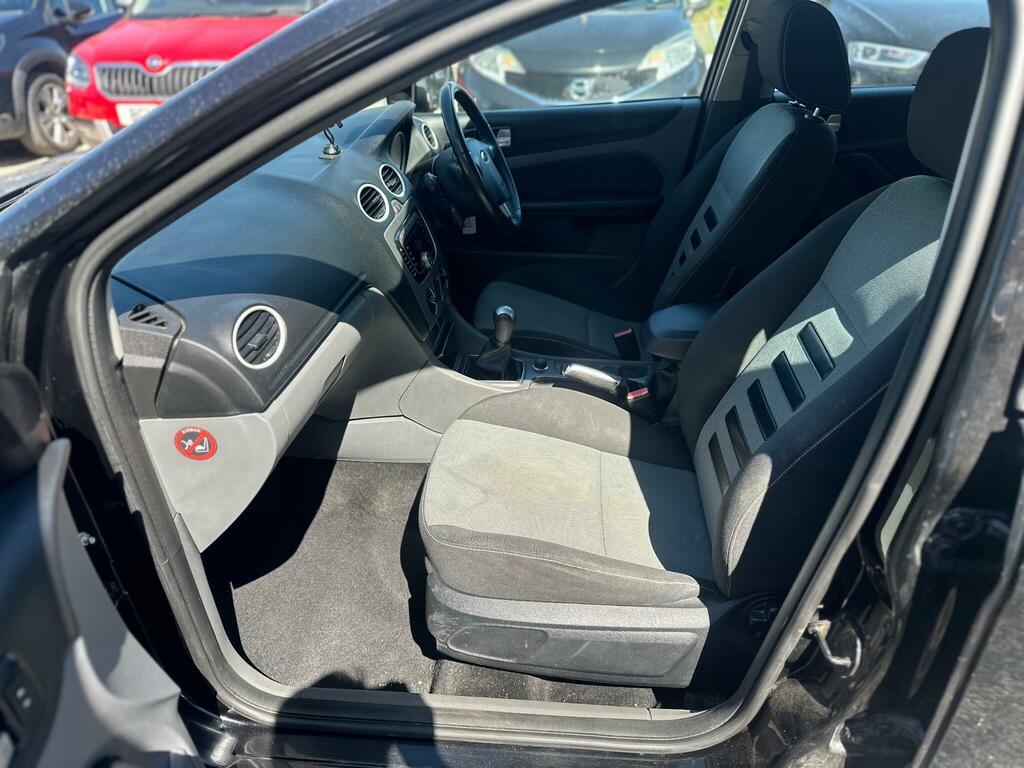 Ford Focus Zetec Hatchback 161 Gkm, 99 Bh Red #14
