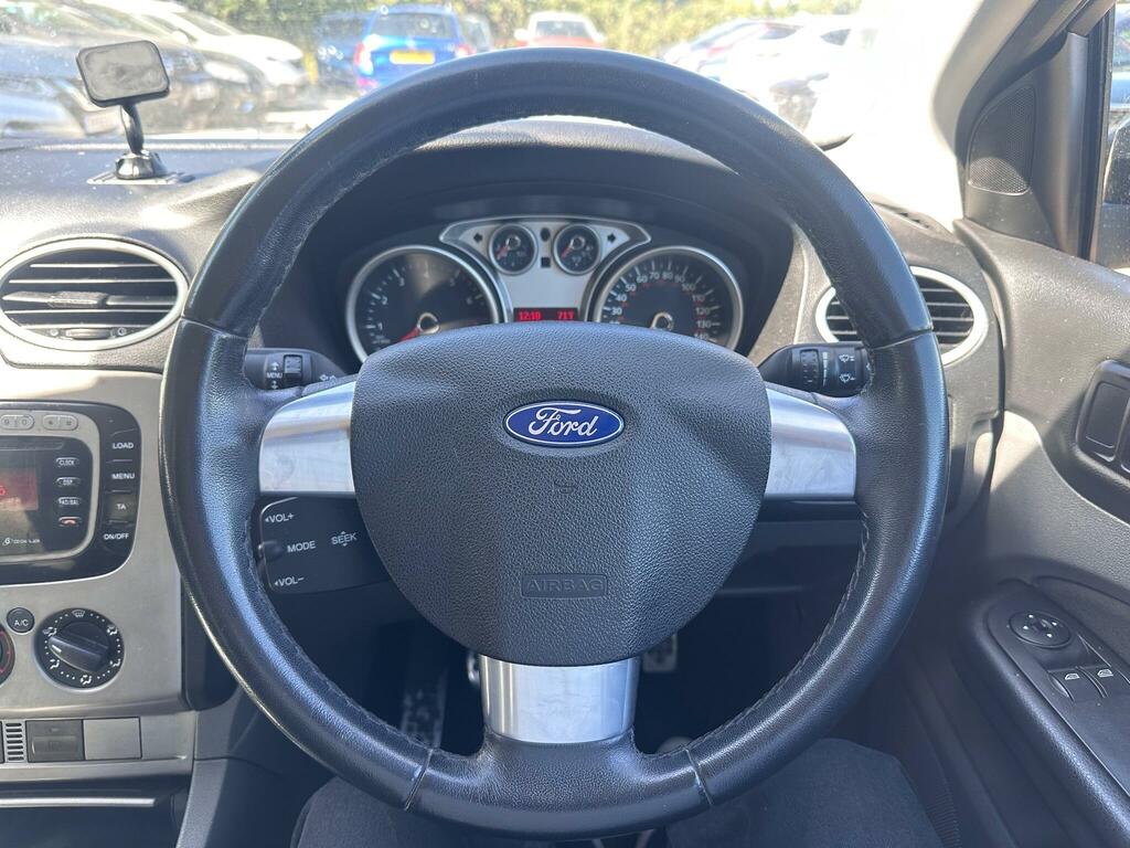 Ford Focus Zetec Hatchback 161 Gkm, 99 Bh Red #10