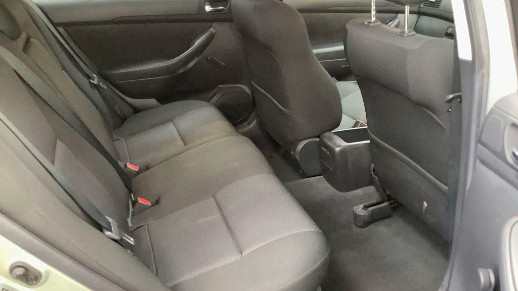 Toyota Avensis D-4d Tr Black #11